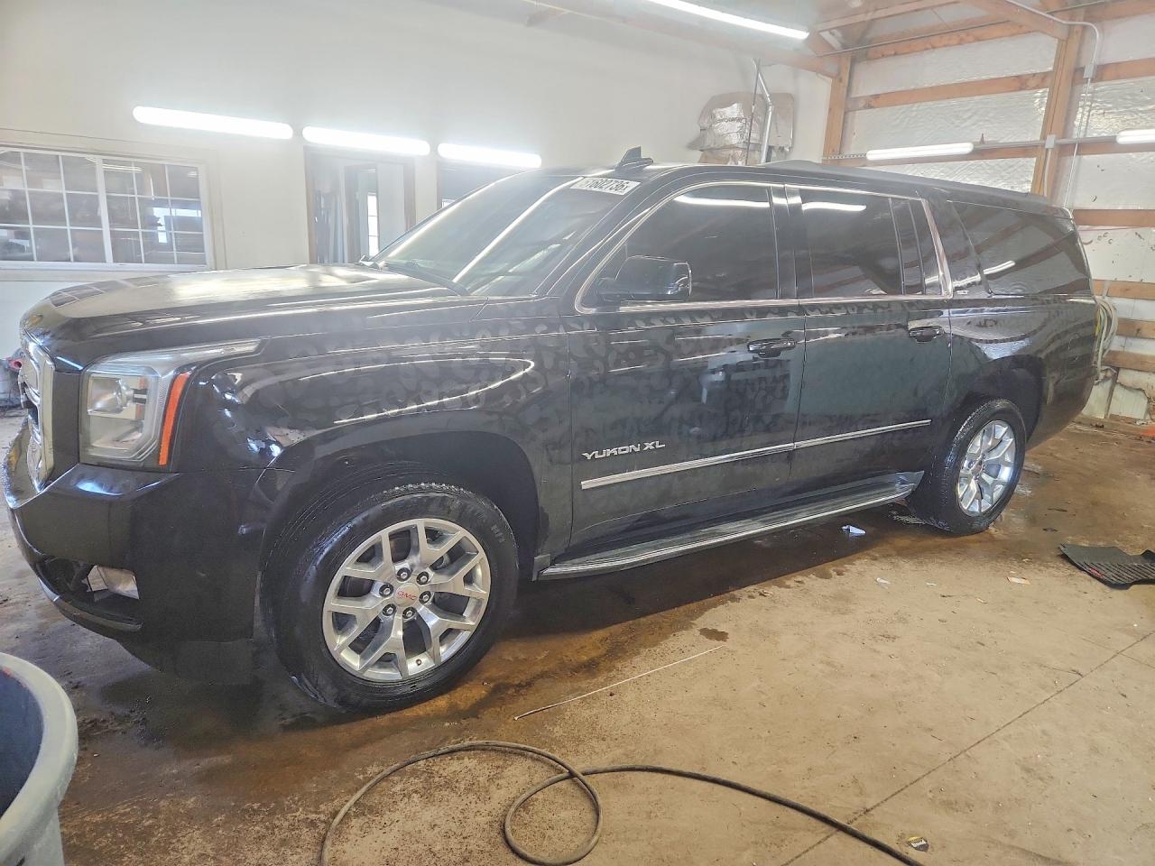 Salvage GMC Yukon Image