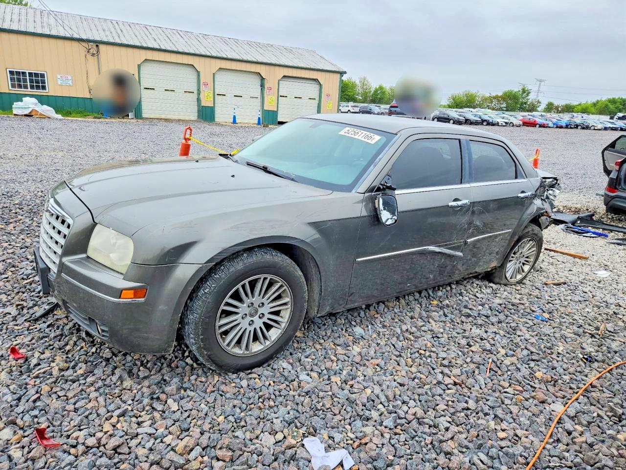 Salvage Chrysler 300 Image