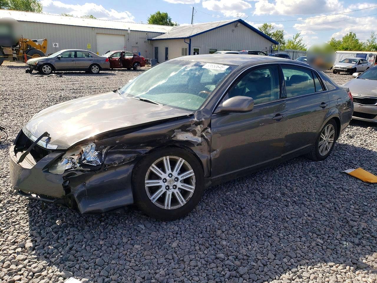 Salvage Toyota Avalon Image