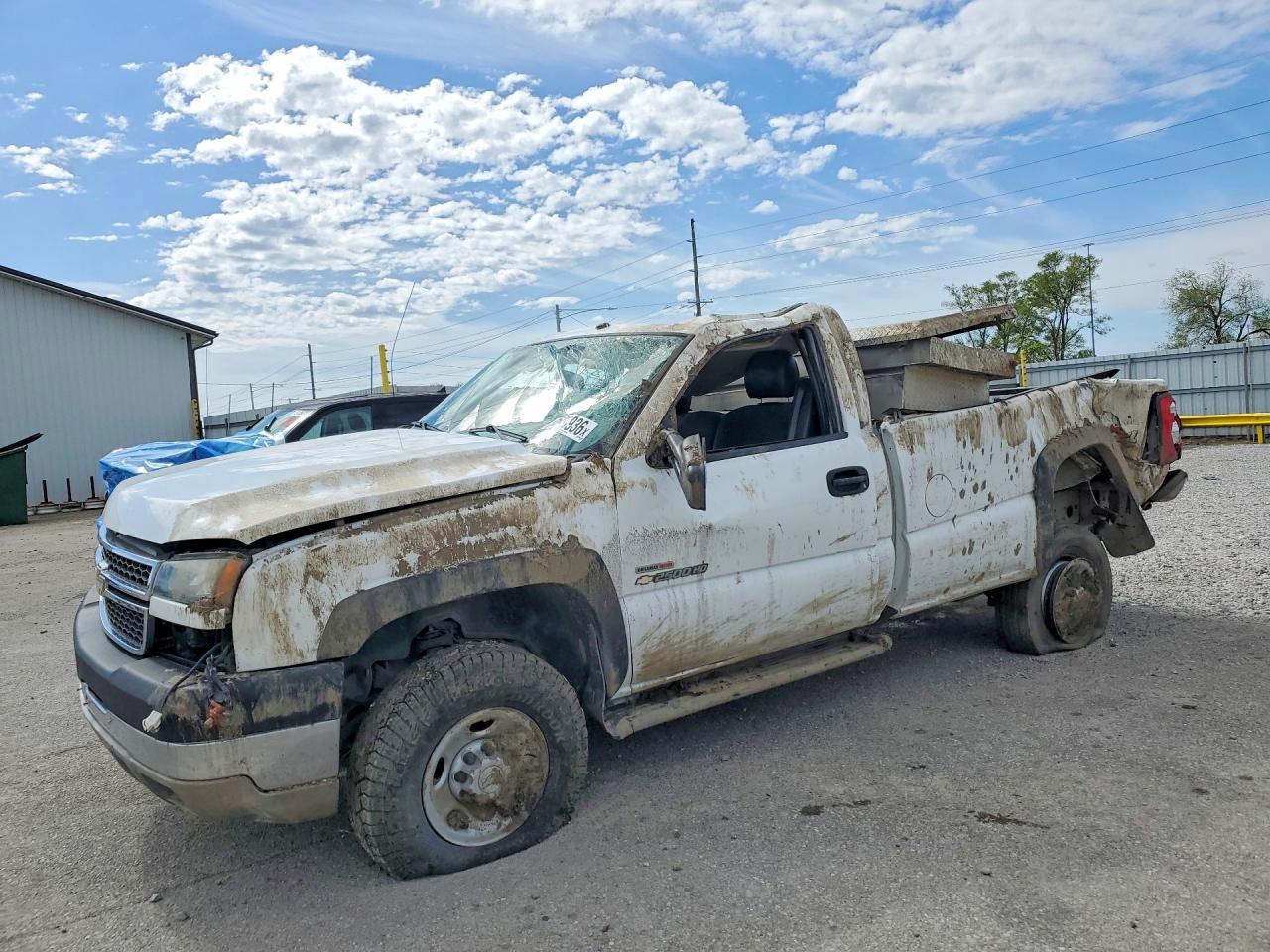 Salvage Chevrolet Silverado Image