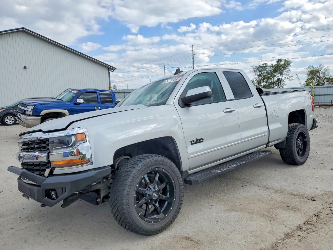 Salvage Chevrolet Silverado Image