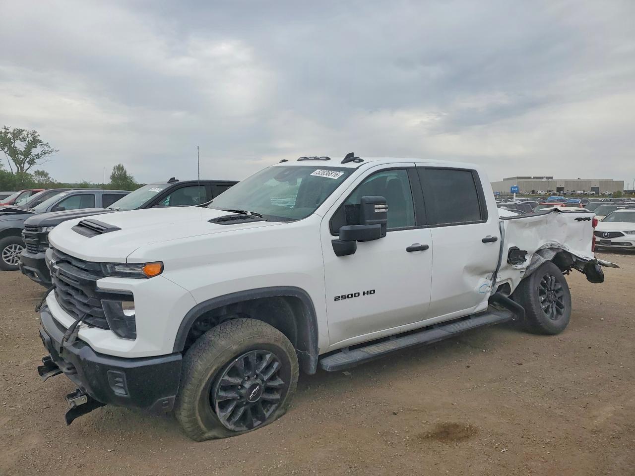 Salvage Chevrolet Silverado Image