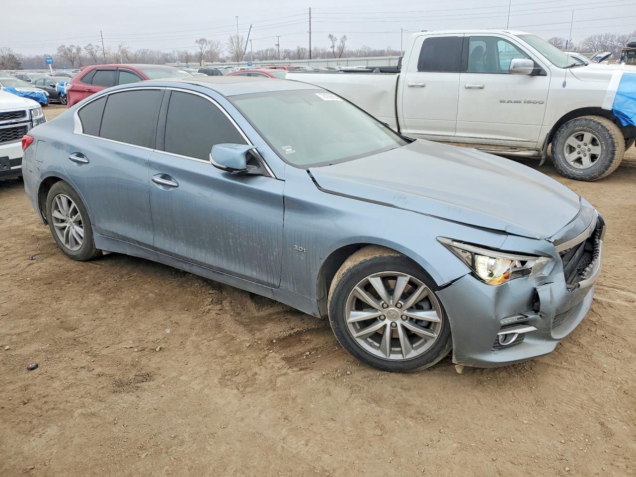 INFINITI Q50 3.0t P 3.0t Premium