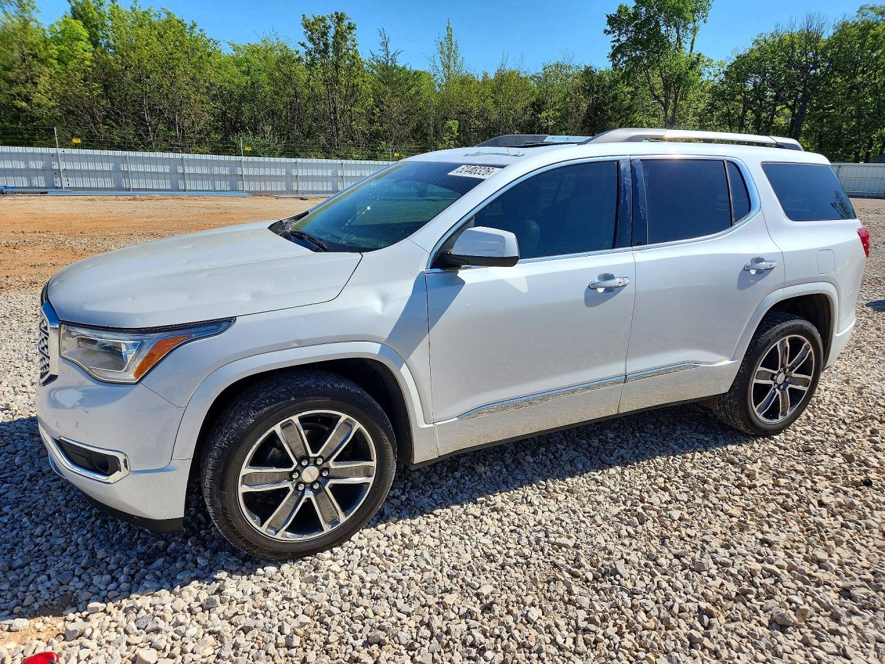 Salvage GMC Acadia Image