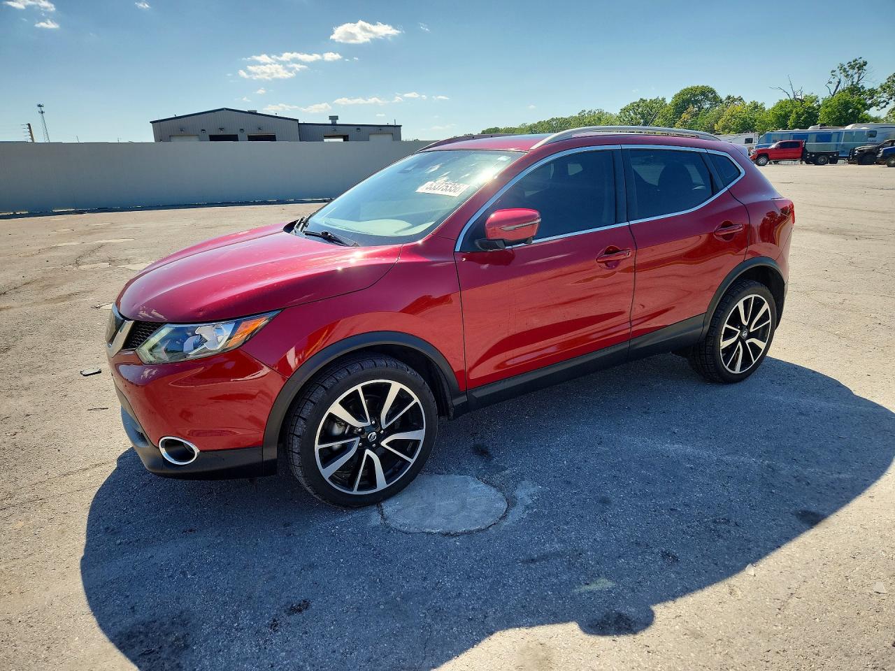 Salvage Nissan Rogue Image