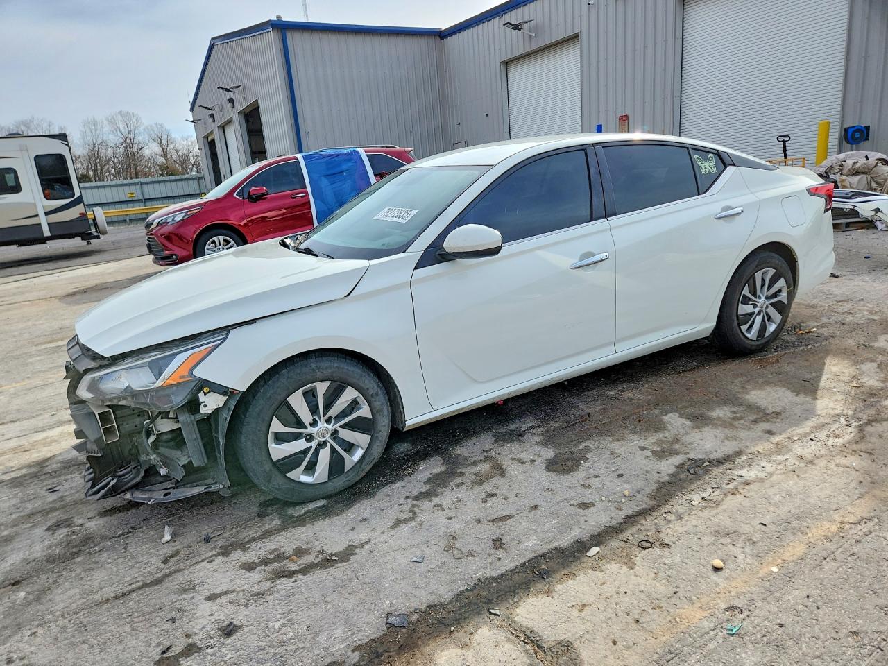 Salvage Nissan Altima Image