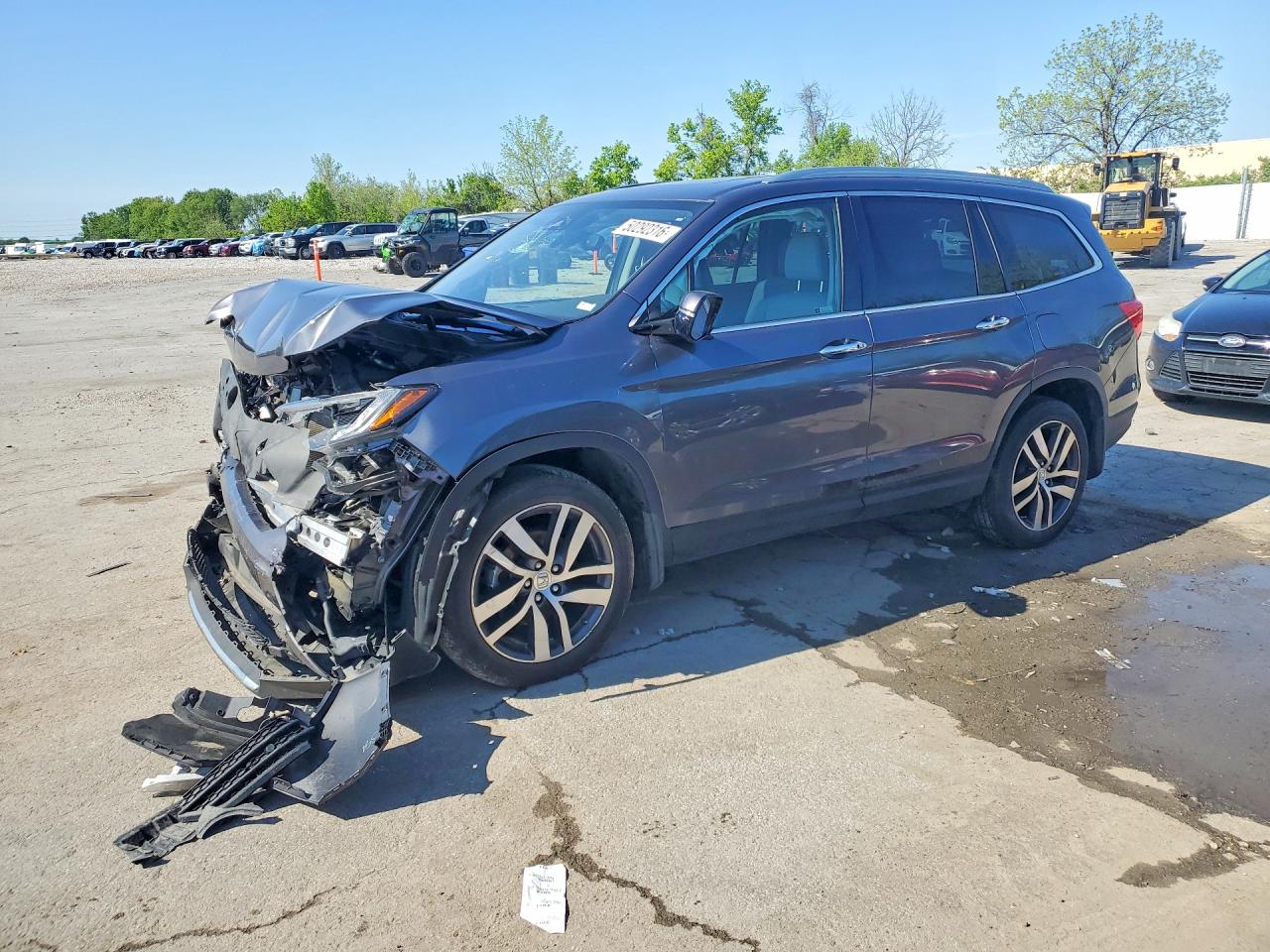 Salvage Honda Pilot Image