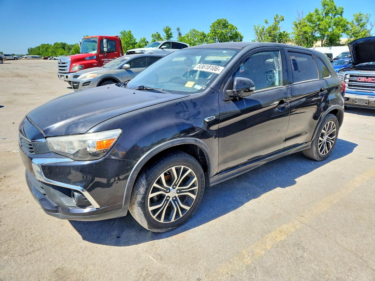 Salvage Mitsubishi Outlander Image