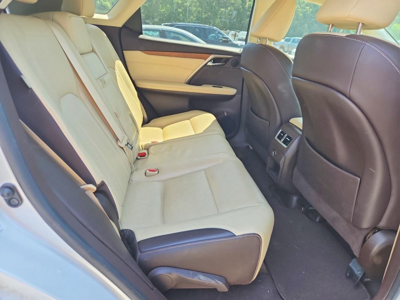 Lexus RX Base