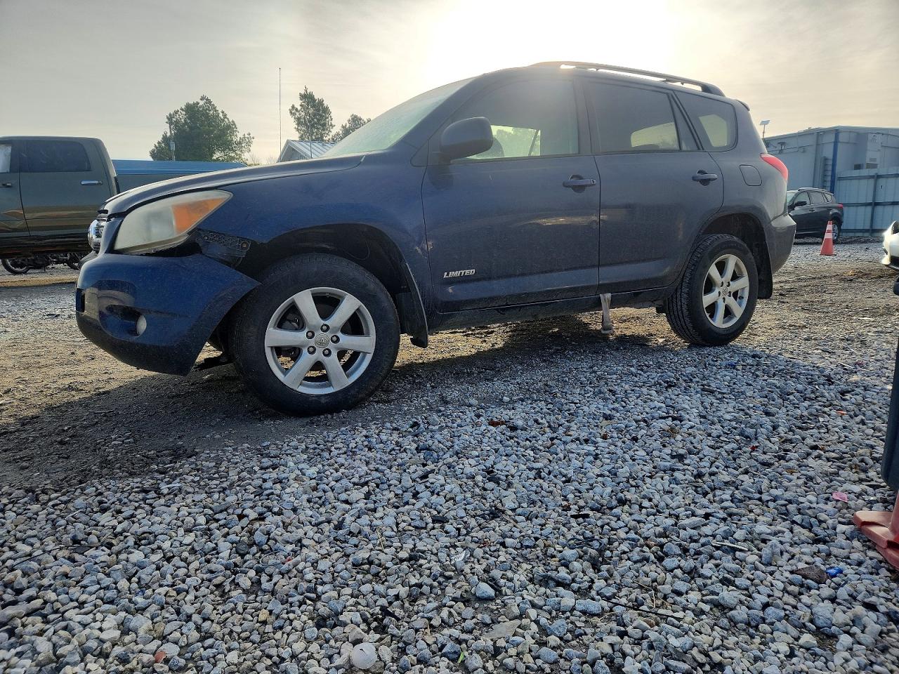 Salvage Toyota RAV4 Image