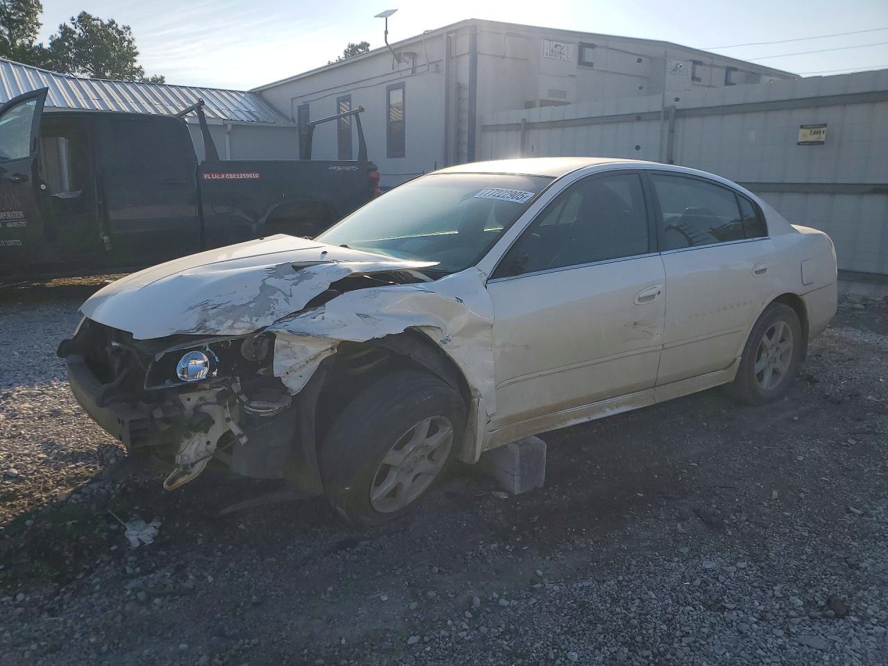 Salvage Nissan Altima Image