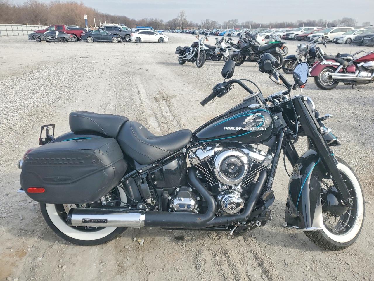 Salvage Harley-Davidson Fl Image