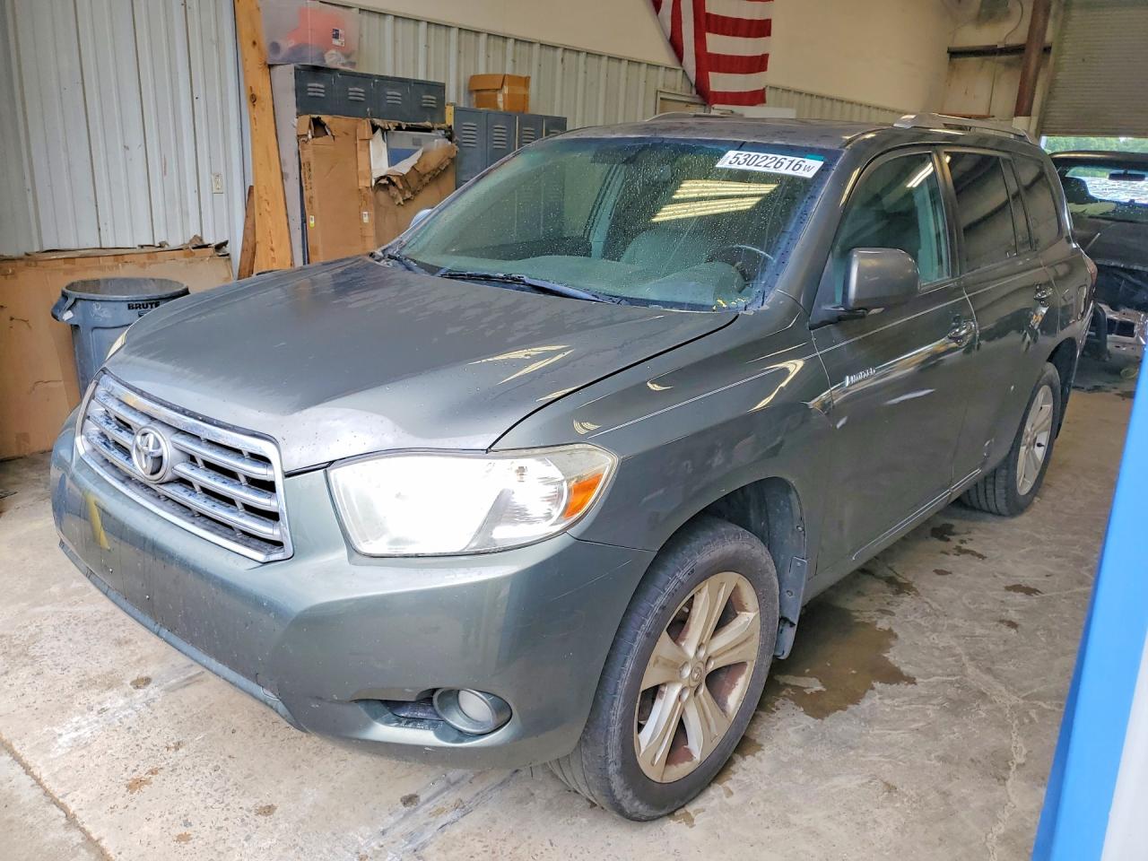Salvage Toyota Highlander Image