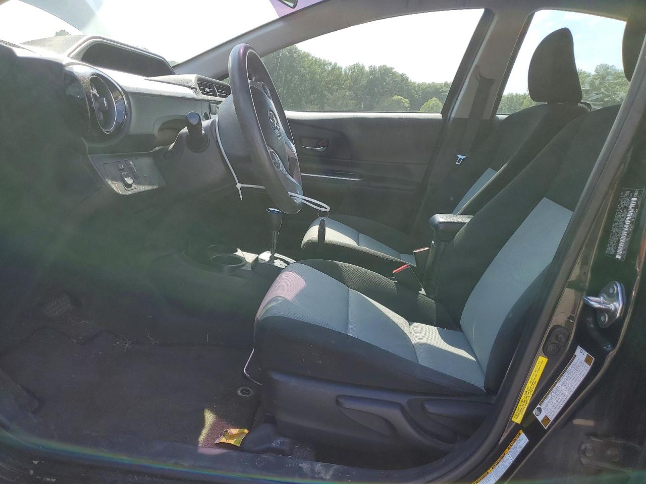 Toyota Prius c Three