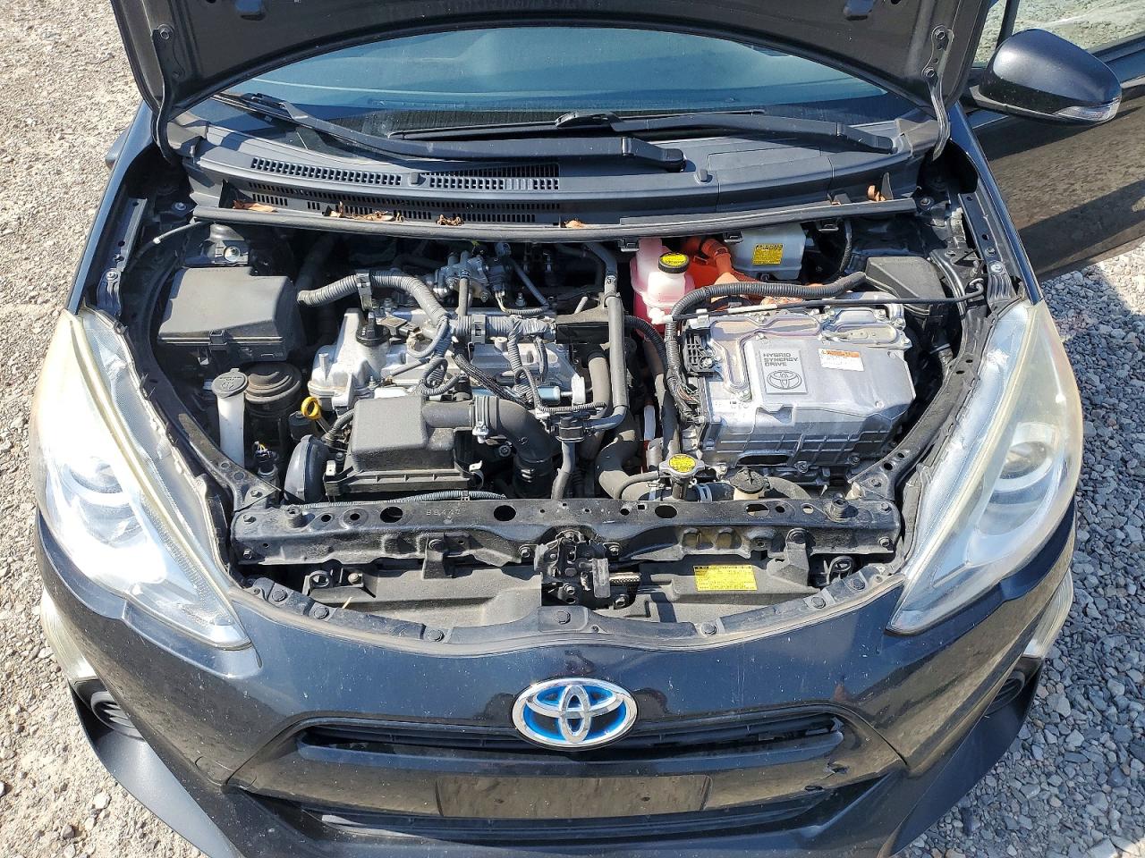 Toyota Prius c Three