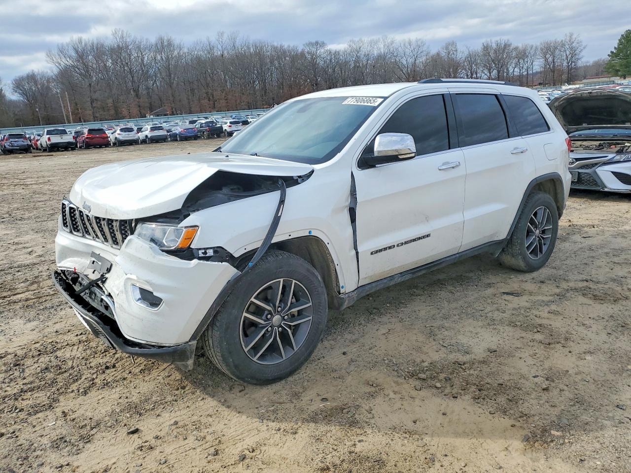 Salvage Jeep Grand Cherokee Image