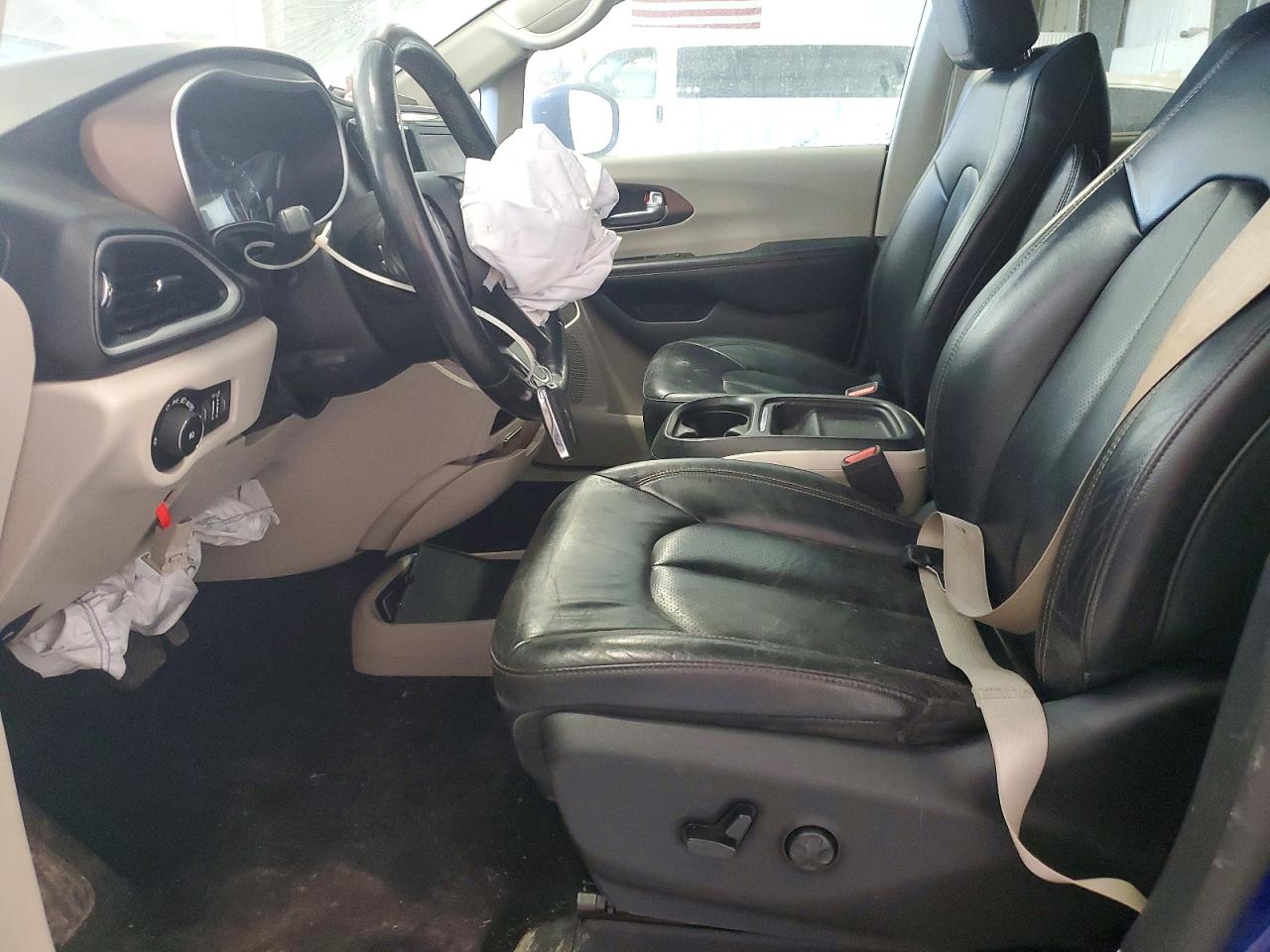 Chrysler Pacifica Touring L