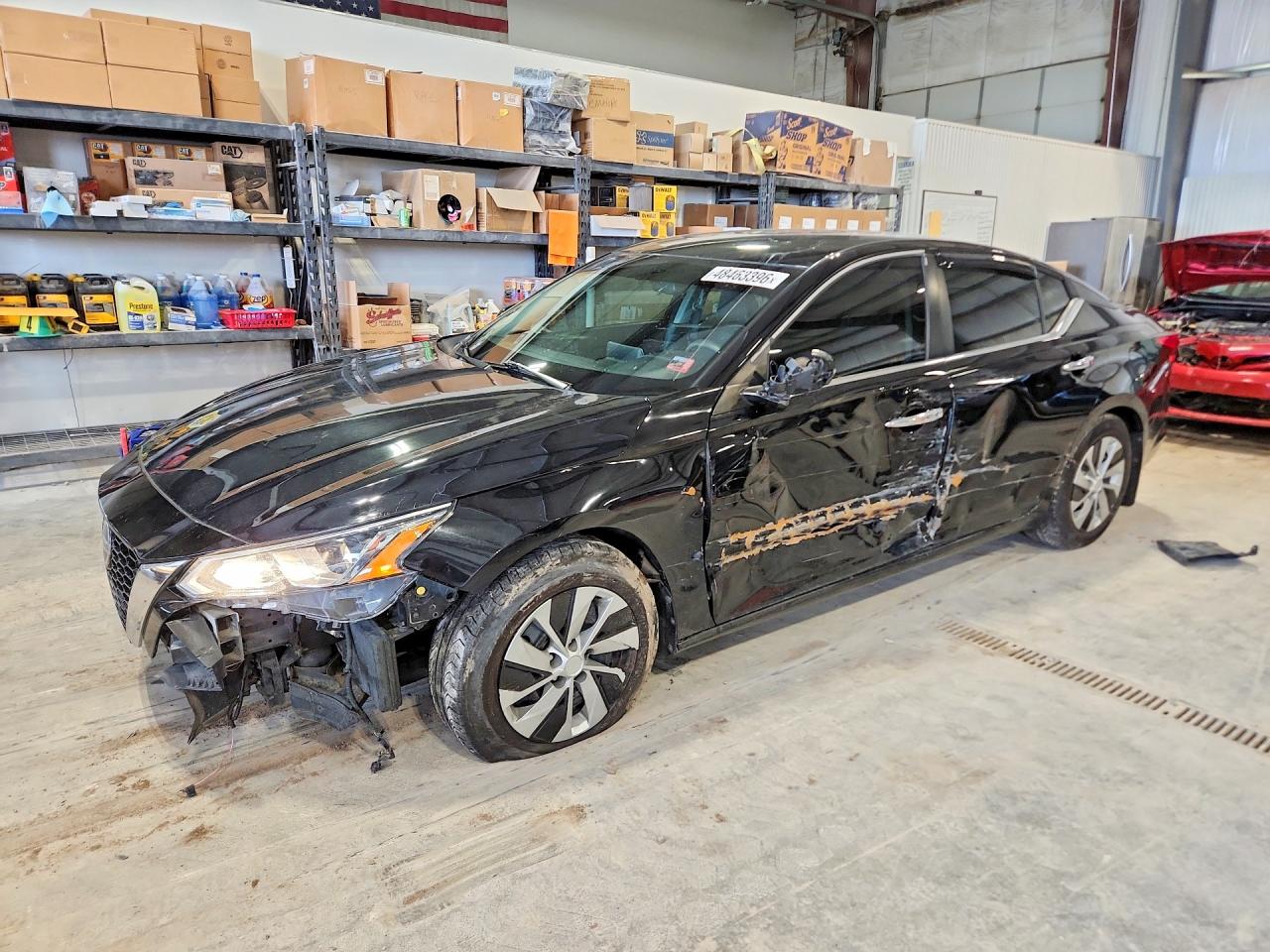 Salvage Nissan Altima Image