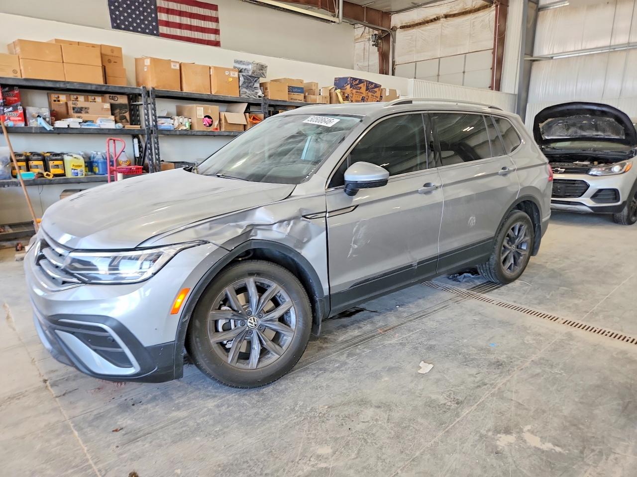 Salvage Volkswagen Tiguan Image