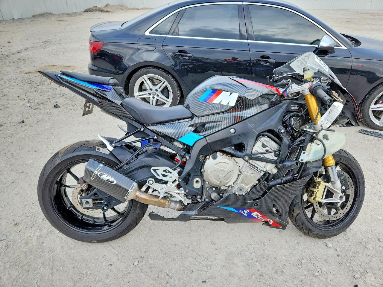 Salvage BMW S Image