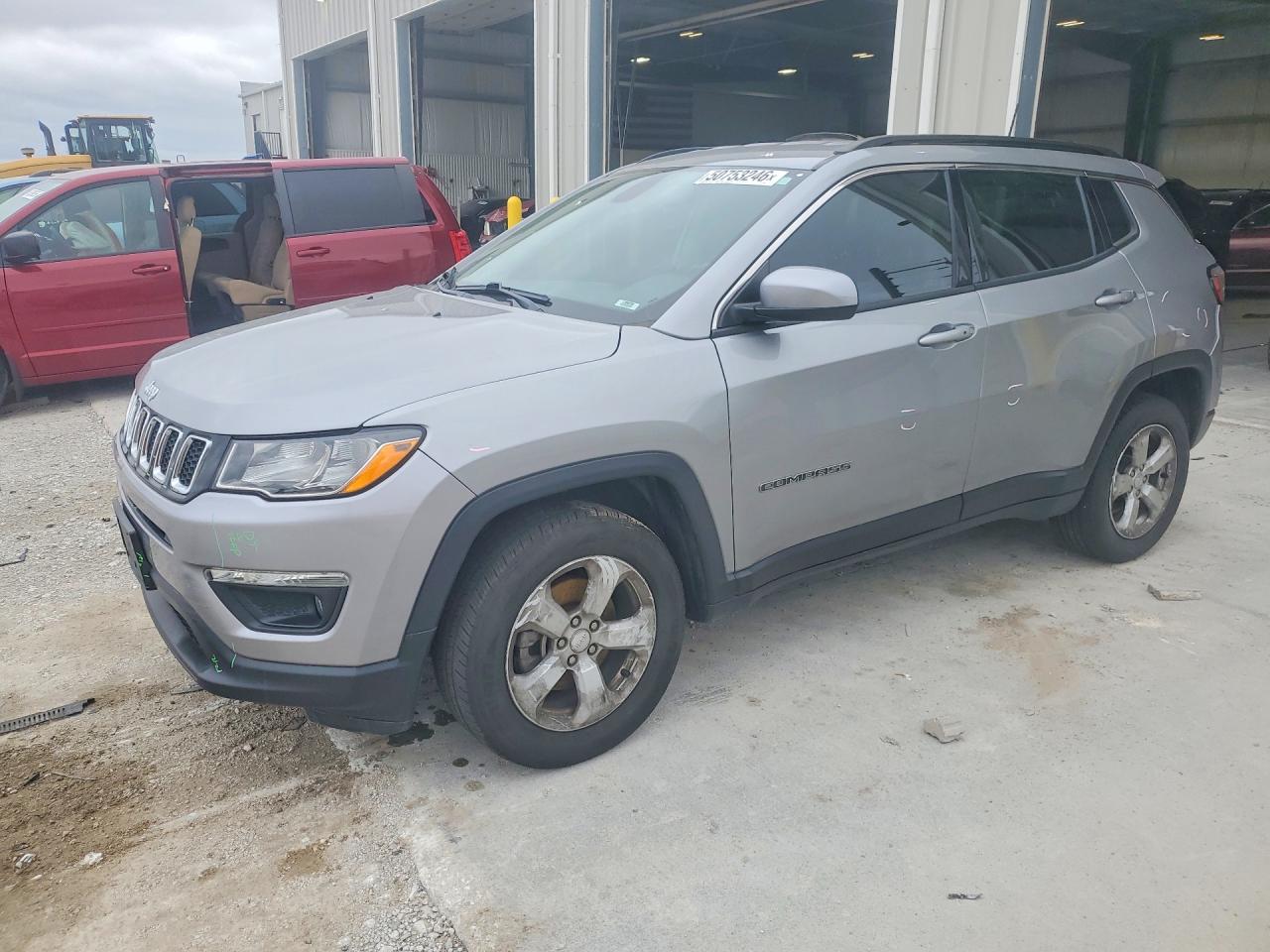 Salvage Jeep Compass Image