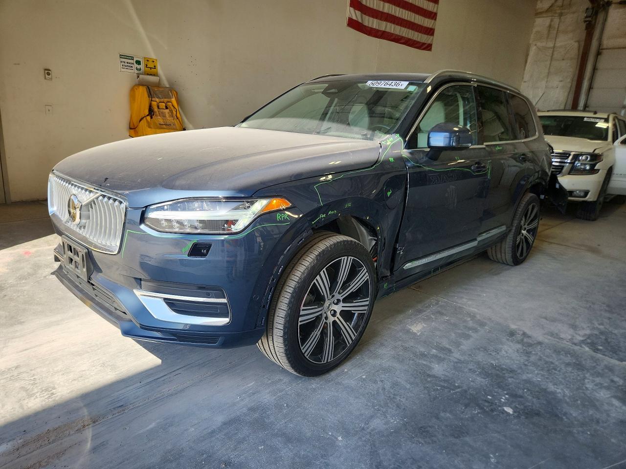 Salvage Volvo XC90 Image