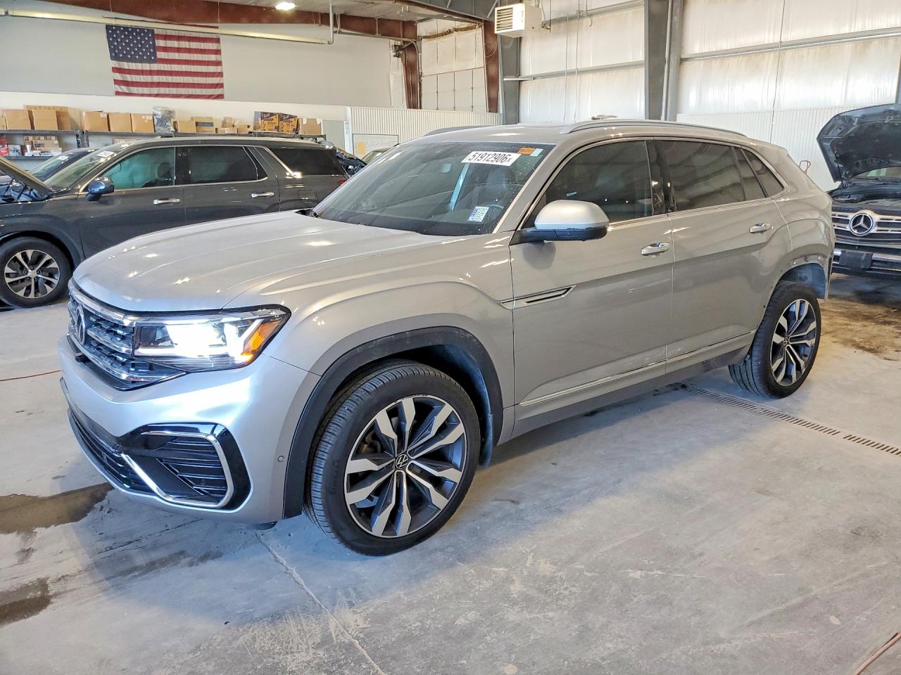 Salvage Volkswagen Atlas Image