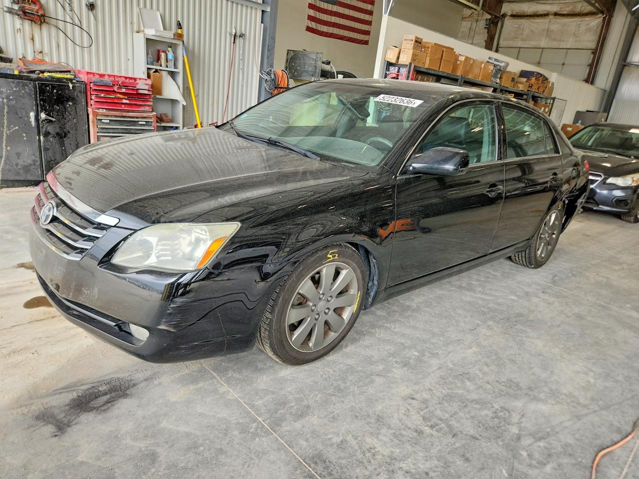 Salvage Toyota Avalon Image