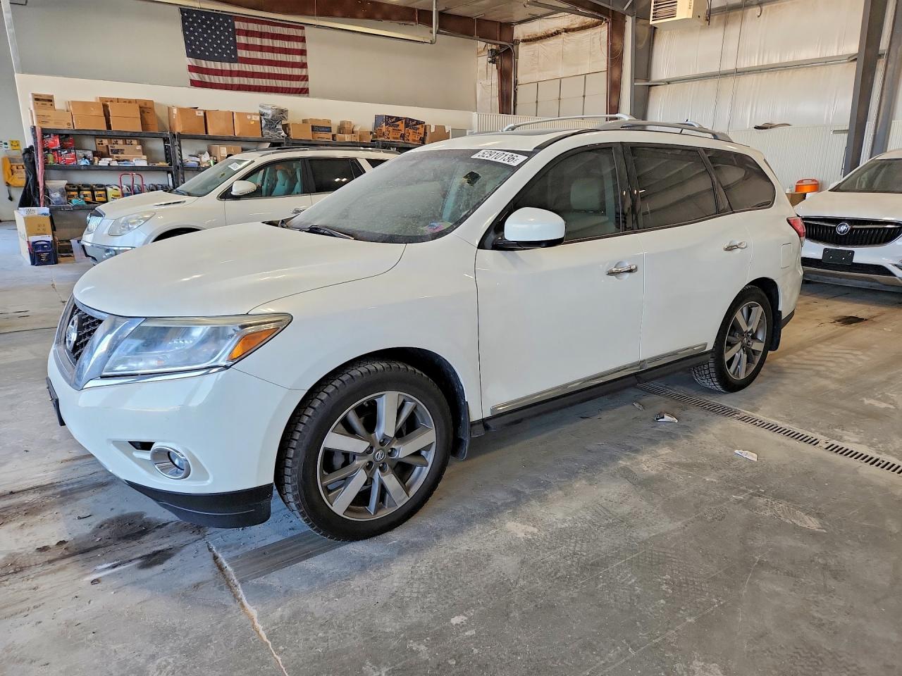 Salvage Nissan Pathfinder Image
