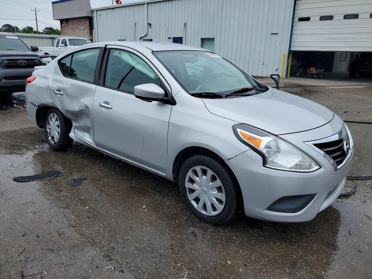 Nissan Versa Sv