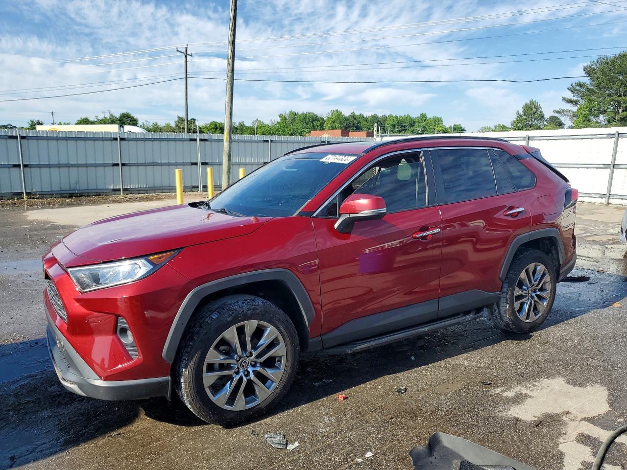 Salvage Toyota RAV4 Image
