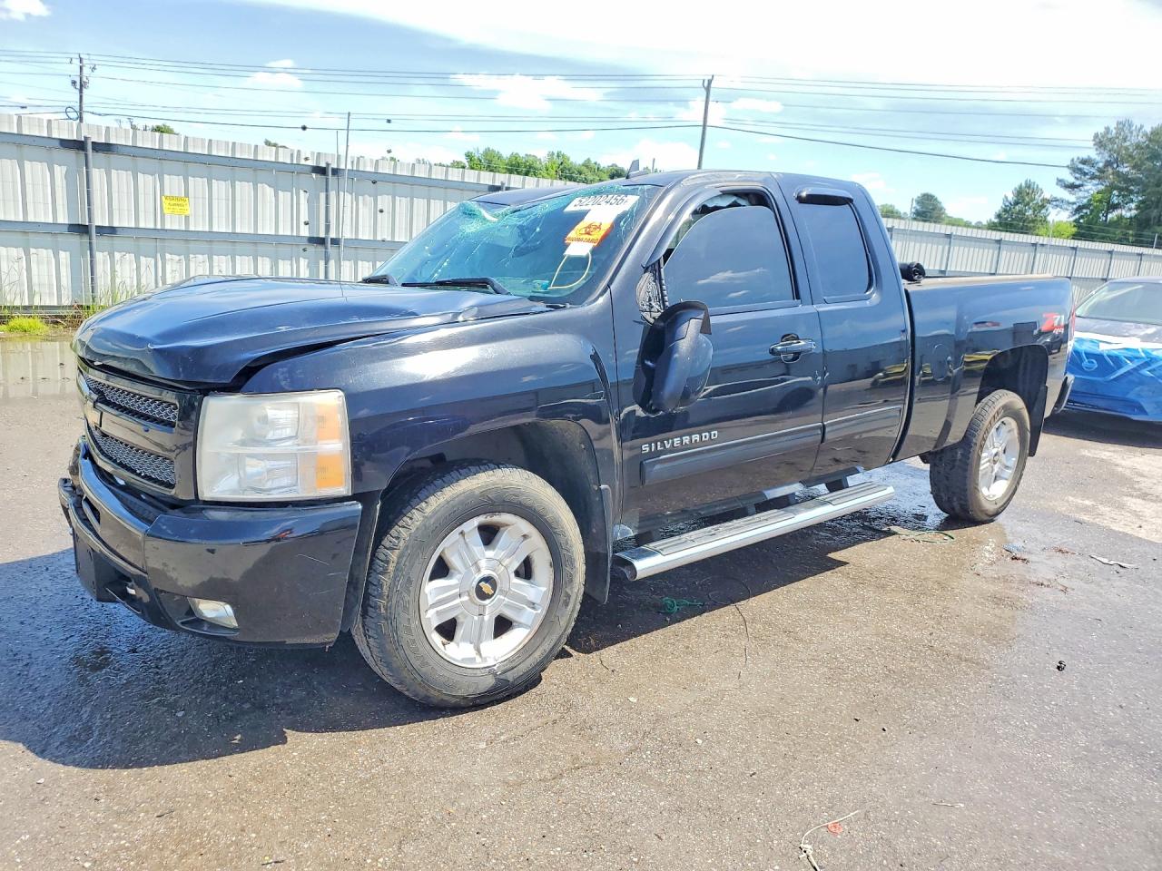 Salvage Chevrolet Silverado Image