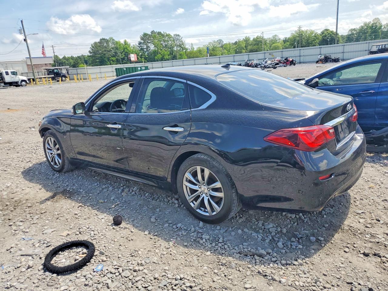 INFINITI Q70 3.7 Luxe