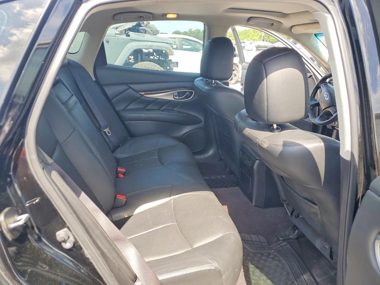 INFINITI Q70 3.7 Luxe