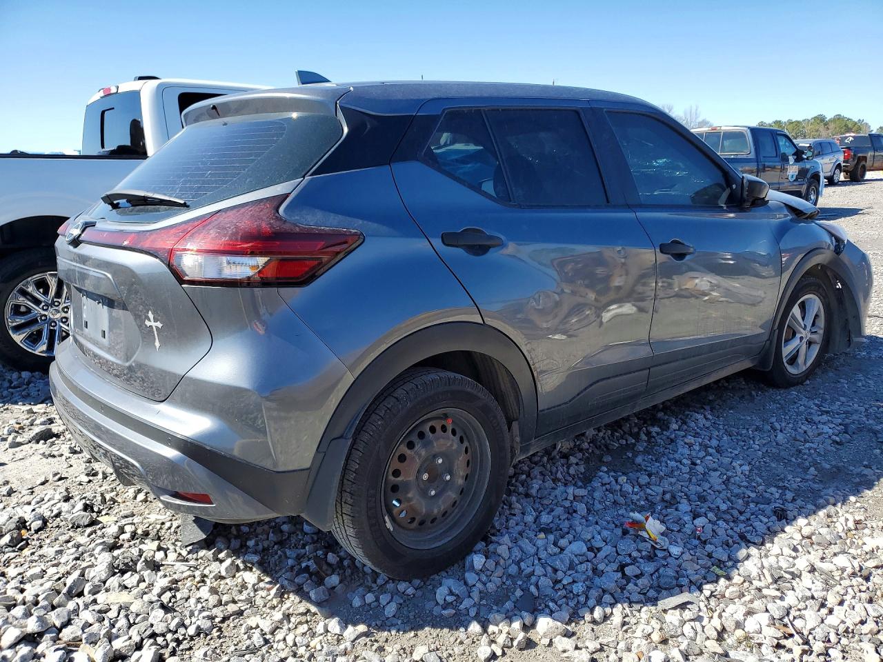 Nissan Kicks S
