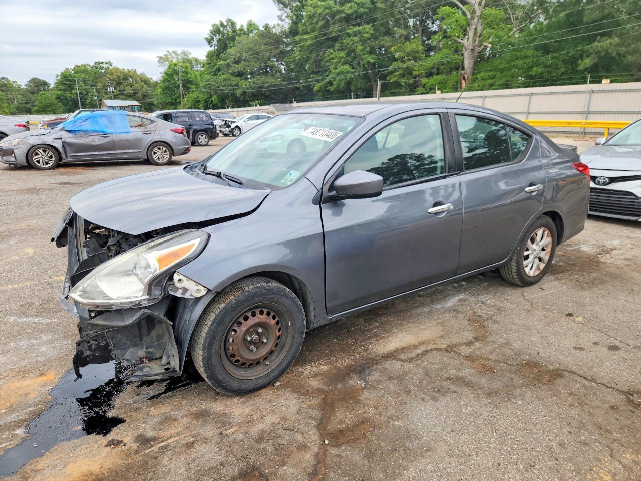 Salvage Nissan Versa Image