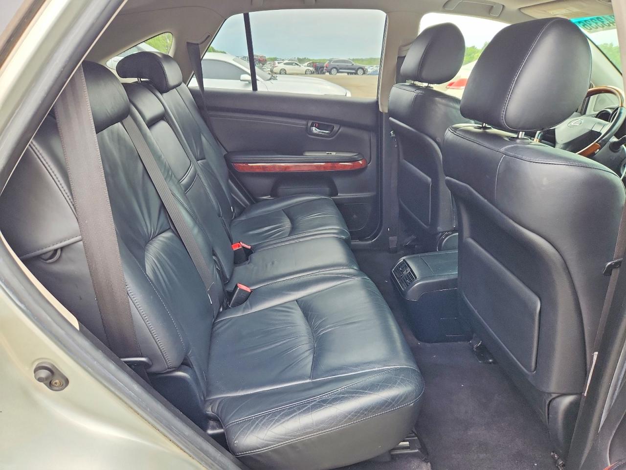 Lexus RX Base