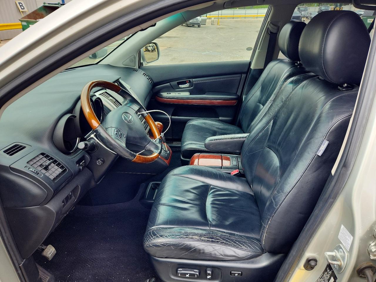 Lexus RX Base