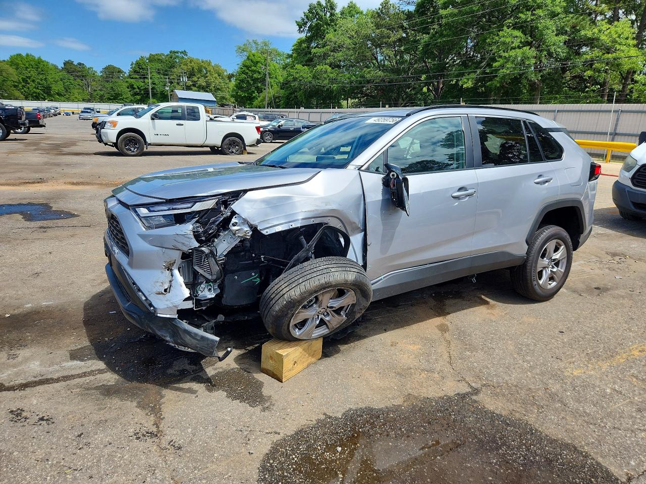 Salvage Toyota RAV4 Image
