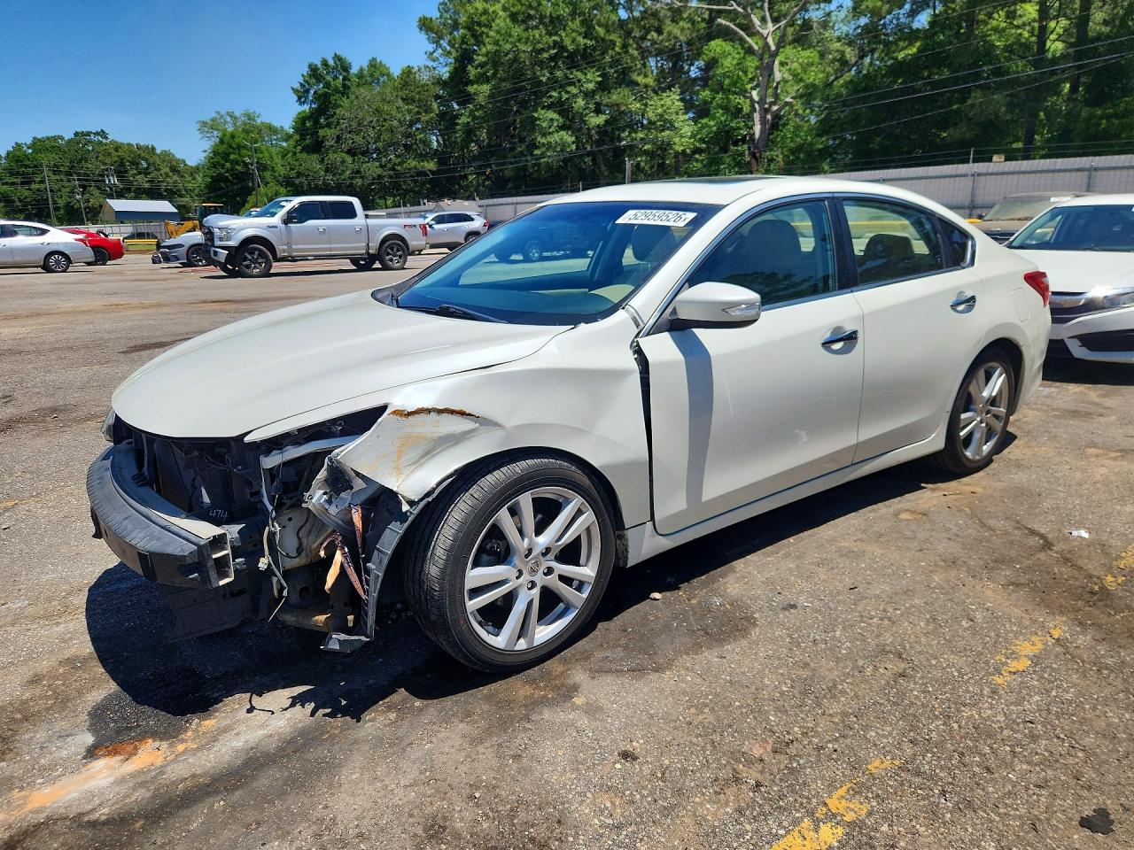 Salvage Nissan Altima Image
