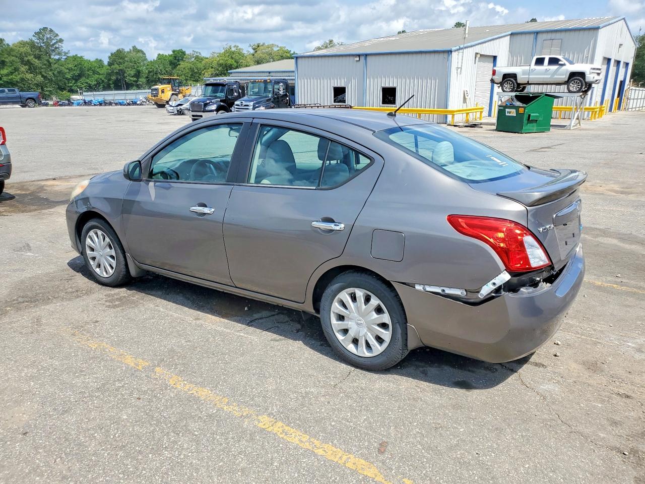 Nissan Versa 1.6 S