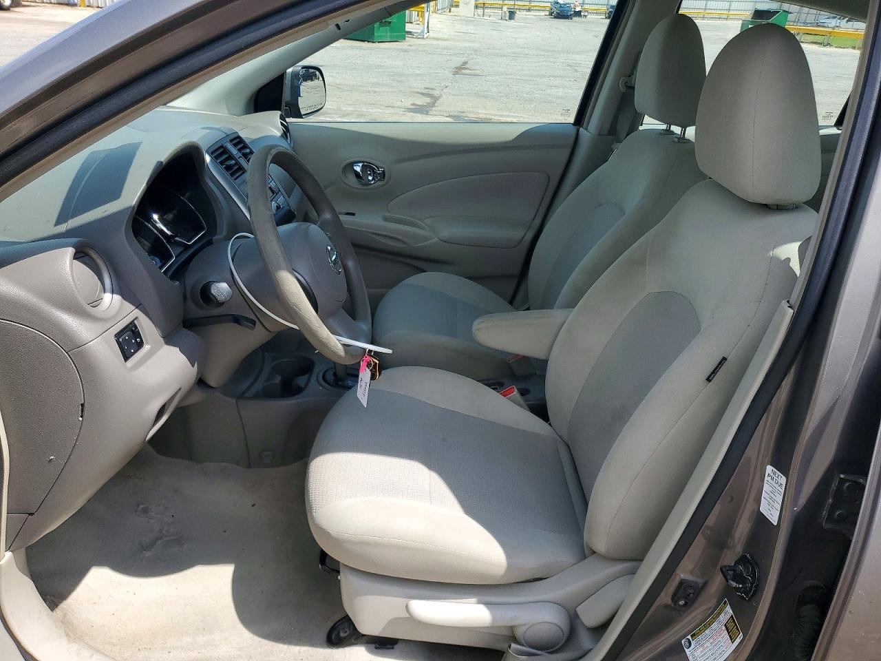 Nissan Versa 1.6 S