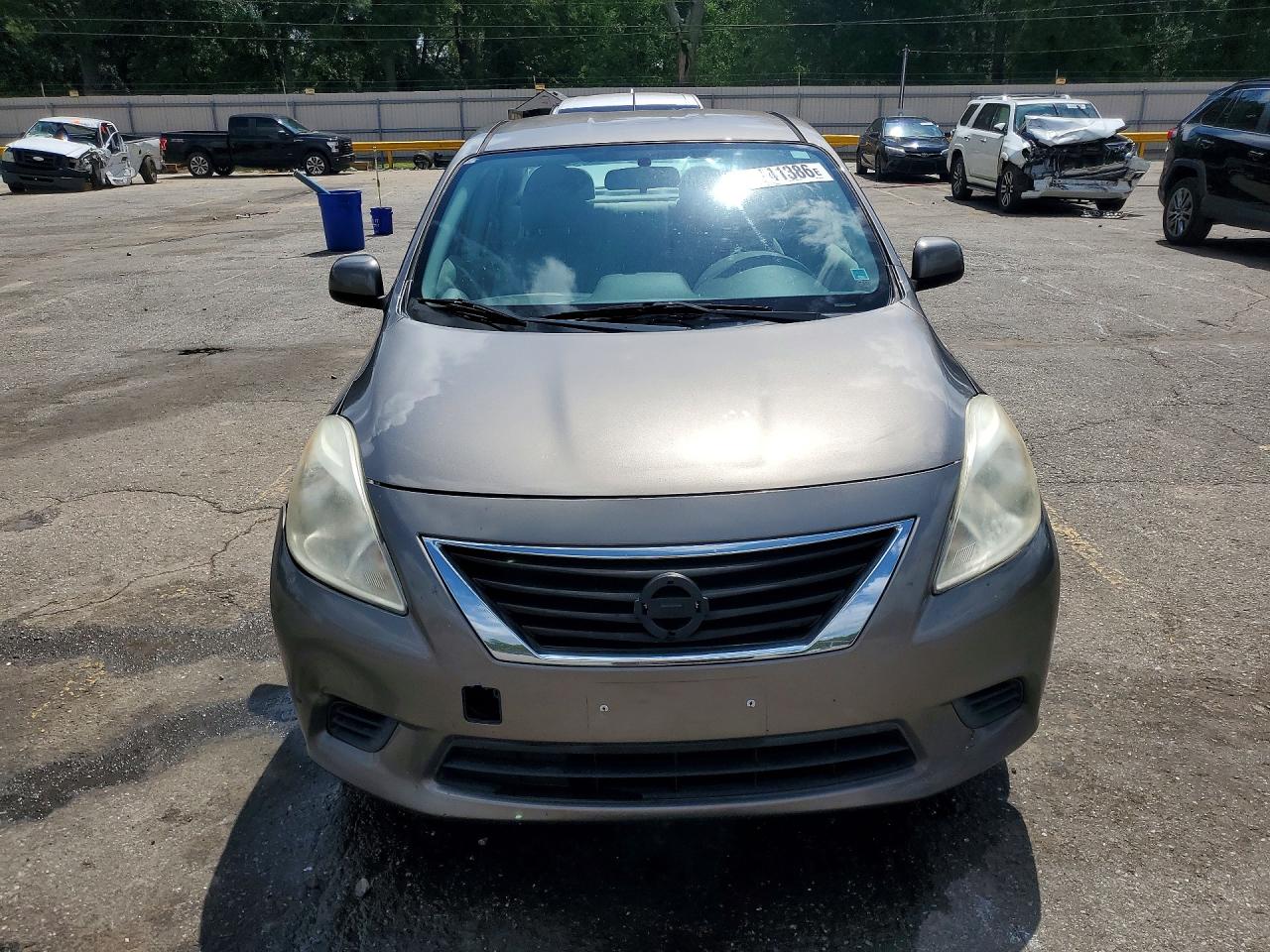 Nissan Versa 1.6 S