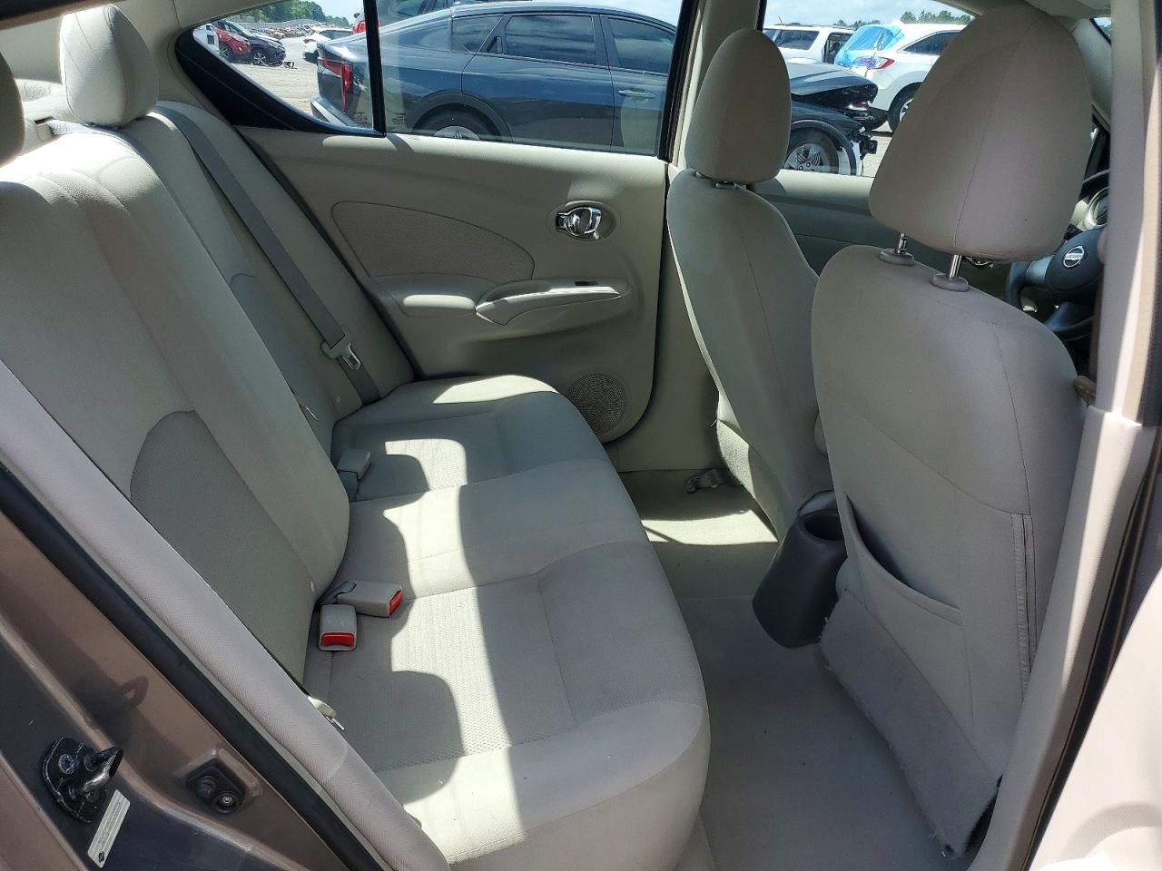 Nissan Versa 1.6 S