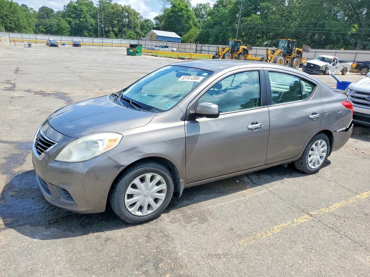 Salvage Nissan Versa Image
