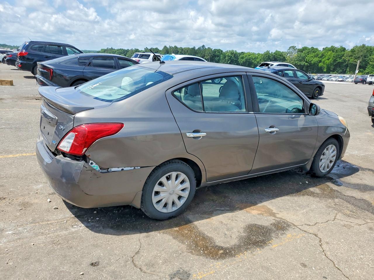 Nissan Versa 1.6 S