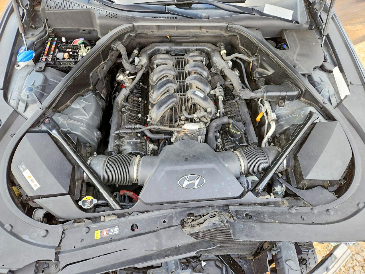Hyundai Genesis 5.0l