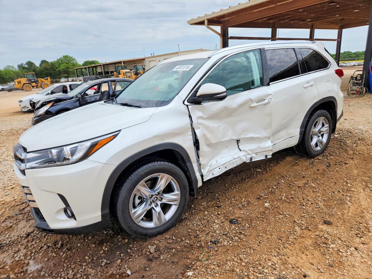 Salvage Toyota Highlander Image