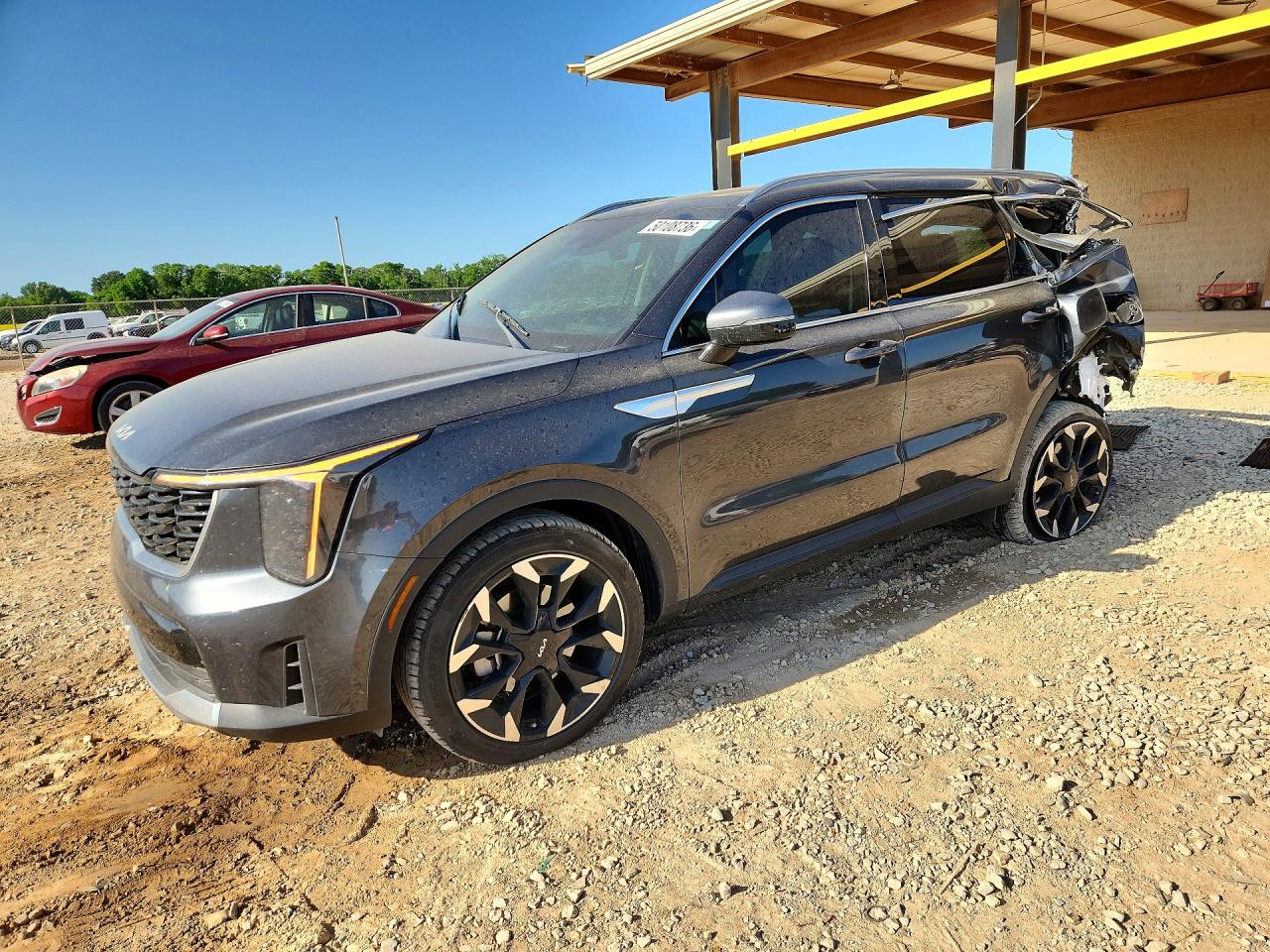 Salvage Kia Sorento Image