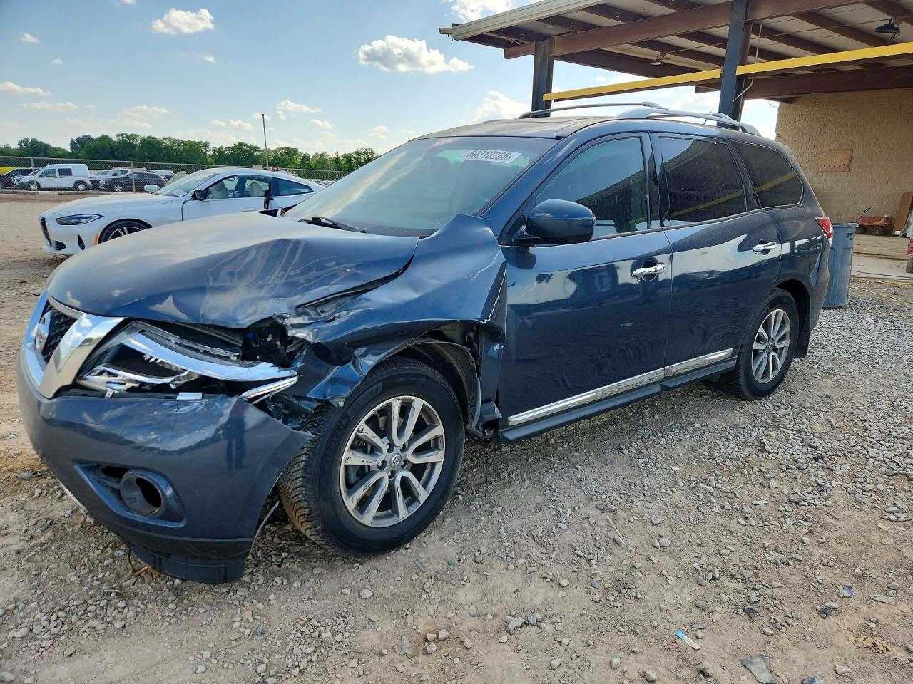 Salvage Nissan Pathfinder Image